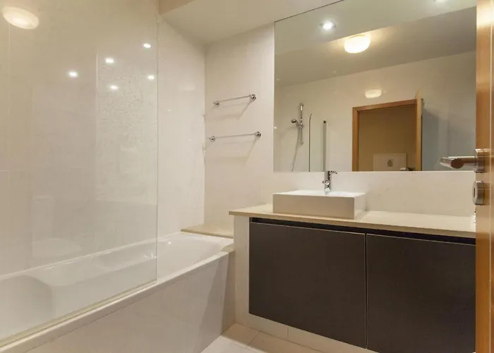 B27 - Luzbay 2 Bed Apartment
