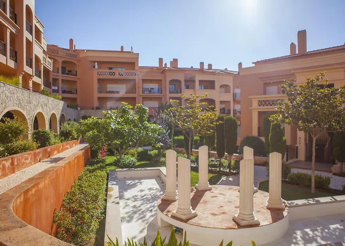 B27 - Luzbay 2 Bed Apartment *