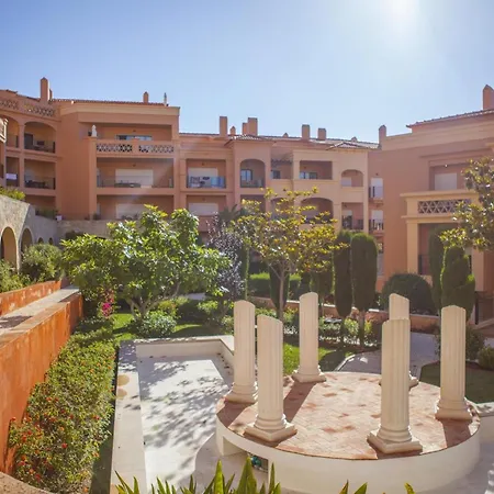 B27 - Luzbay 2 Bed Appartement *